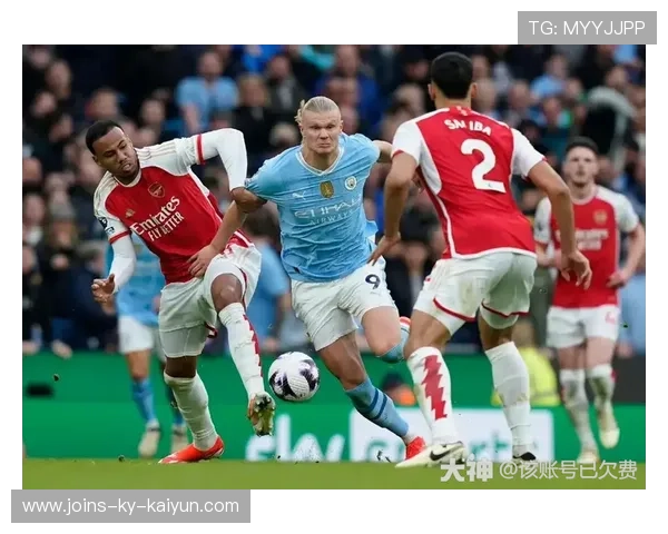 哈兰德面对夹击仍能完成射门——极限对抗中的进球哲学