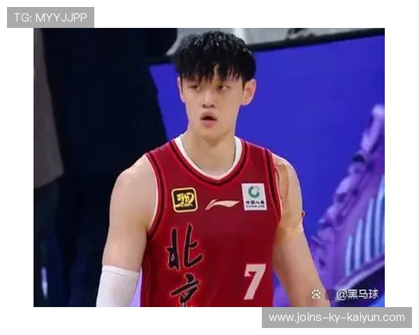 北京曾凡博三分接连命中,比分拉开 北京曾凡博三分接连命中,比分拉开