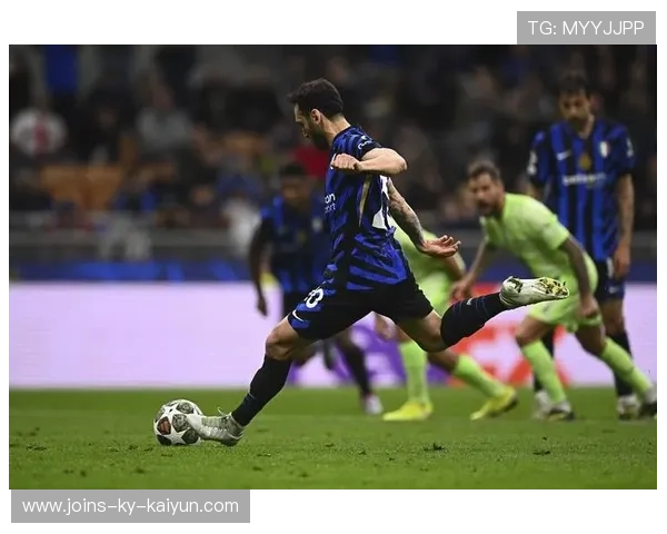 劳塔罗禁区内力压后卫头球破网