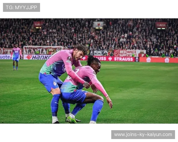 莱奥禁区弧顶远射破门AC米兰领跑 莱奥禁区弧顶远射破门AC米兰领跑